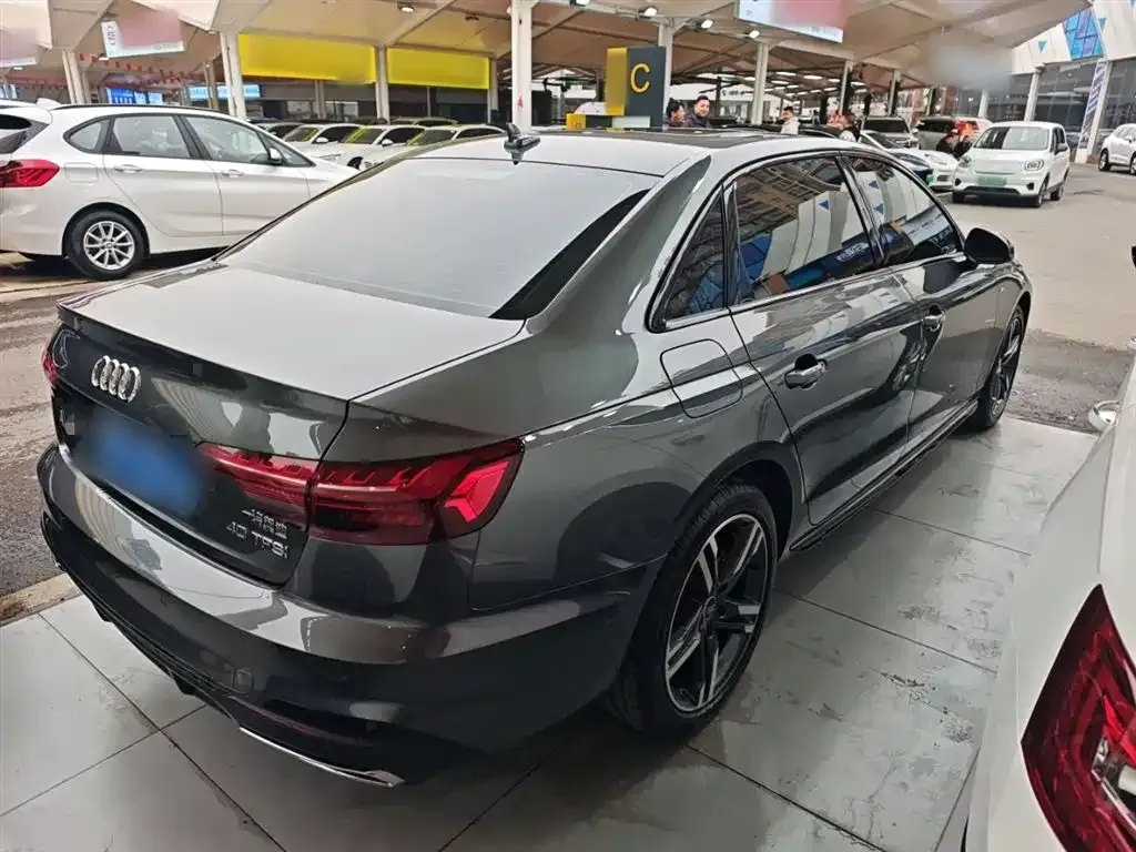 Audi A4L 2022 из CN, фото 8