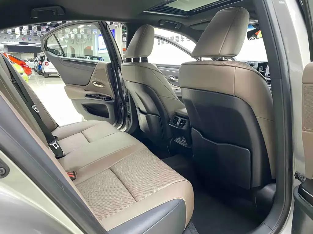 Lexus ES 2023 из CN, фото 9
