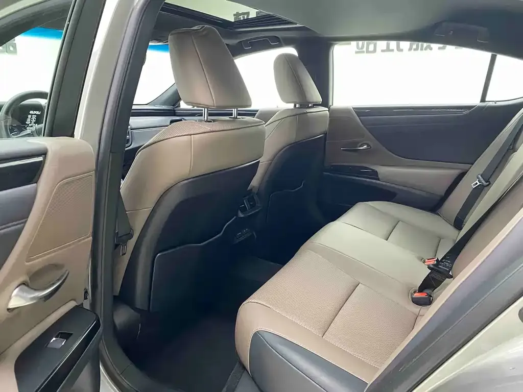 Lexus ES 2023 из CN, фото 2
