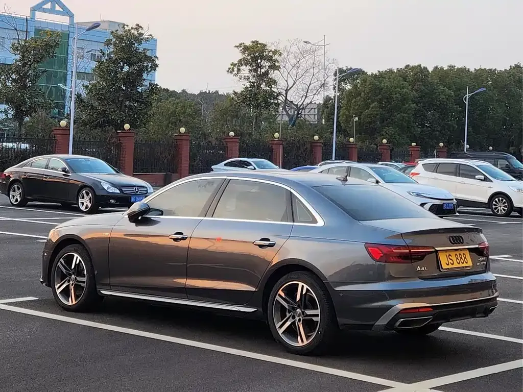 Audi A4L 2021 из CN, фото 5