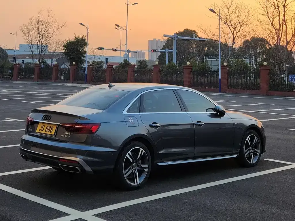 Audi A4L 2021 из CN, фото 3