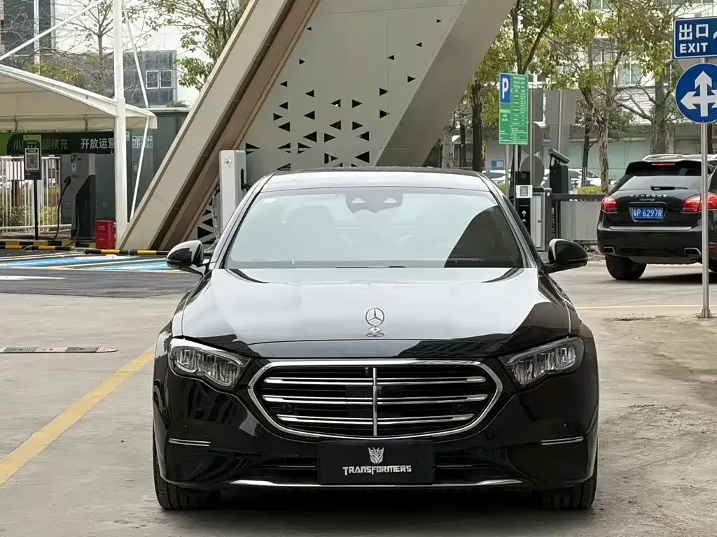 Mercedes-Benz E-Class — фото 1