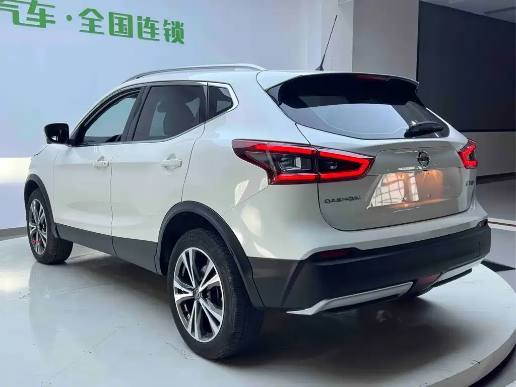 Nissan Qashqai — фото 9