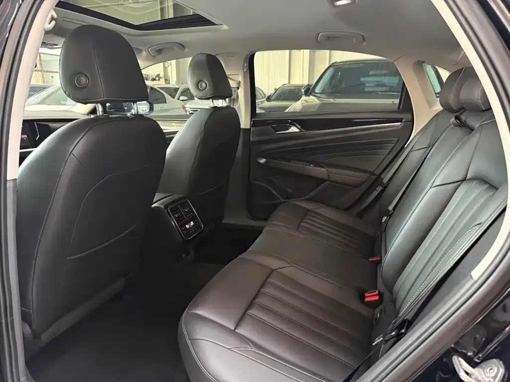 Volkswagen Passat 2022 из CN, фото 2