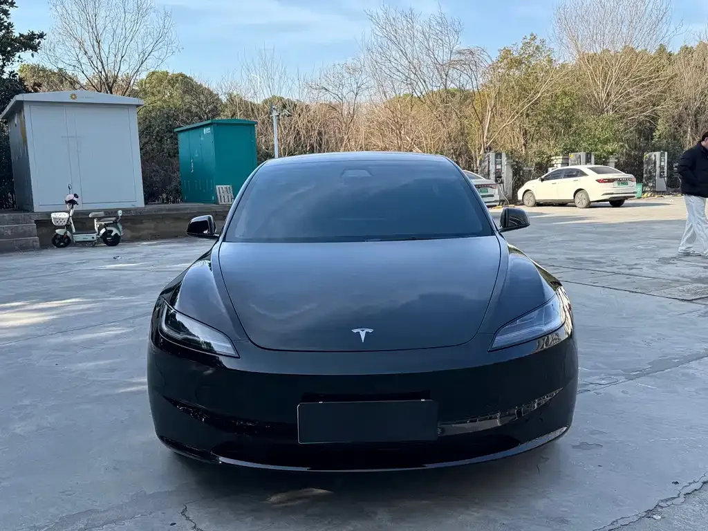 Tesla Model 3 — фото 7