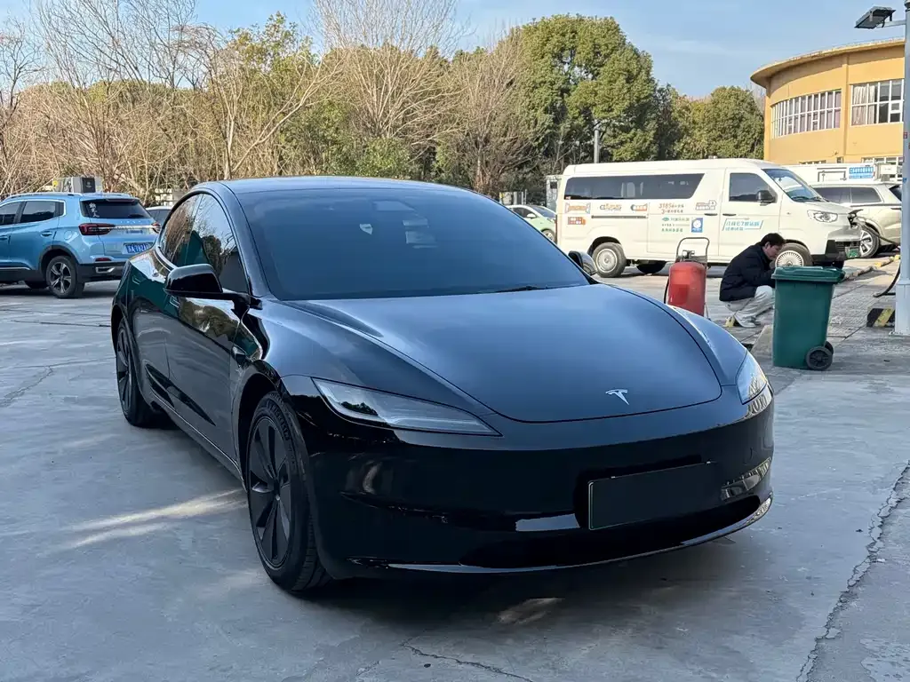 Tesla Model 3 — фото 9