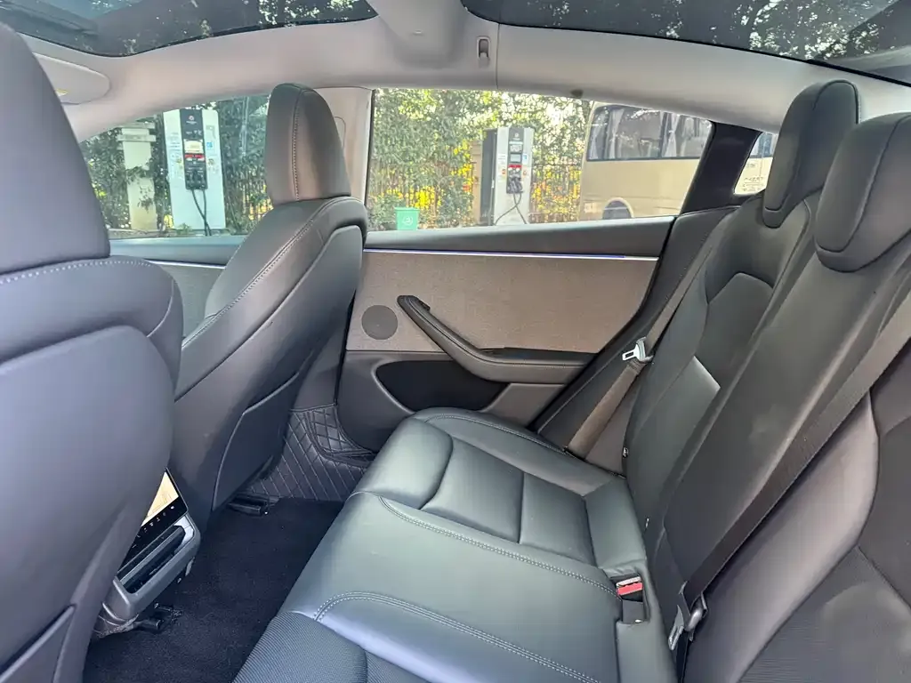 Tesla Model 3 — фото 2