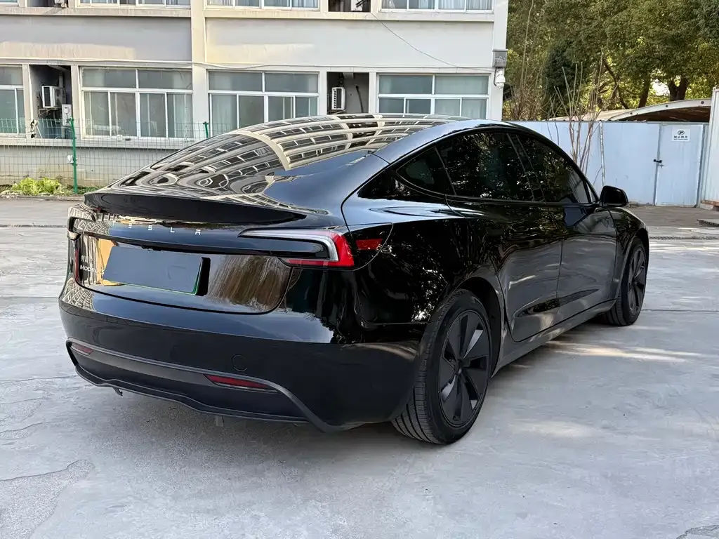 Tesla Model 3 — фото 4