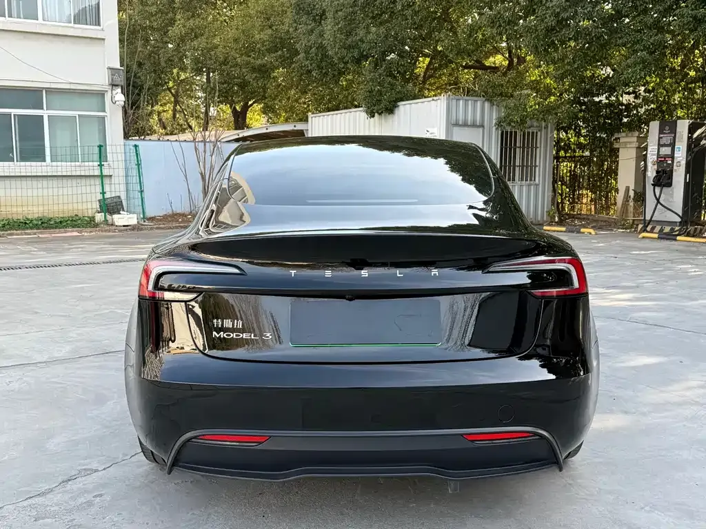 Tesla Model 3 — фото 3