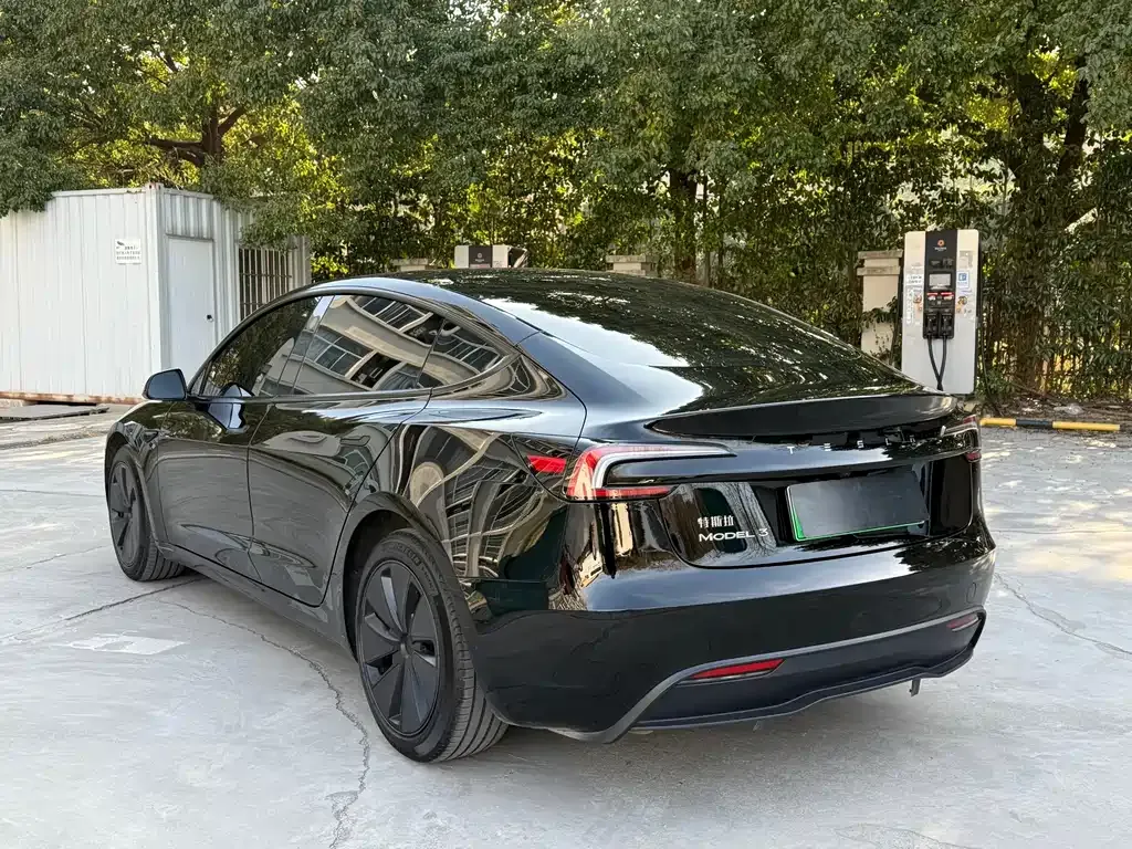 Tesla Model 3 — фото 8