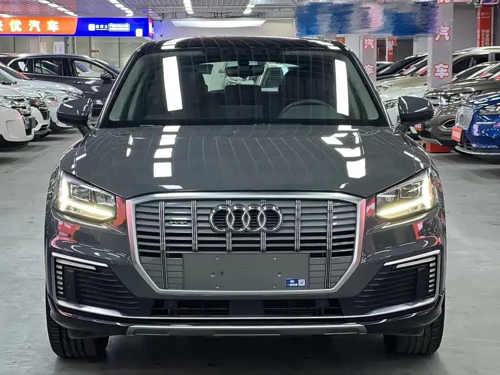 Audi Q2L e-tron — фото 10
