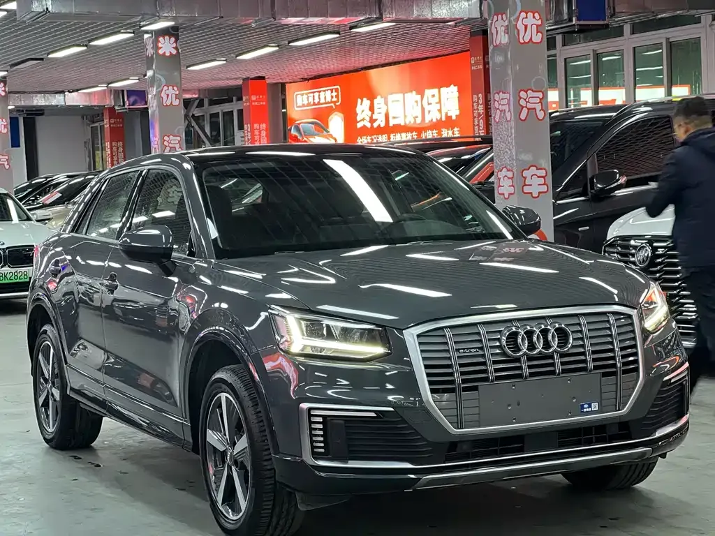 Audi Q2L e-tron — фото 9