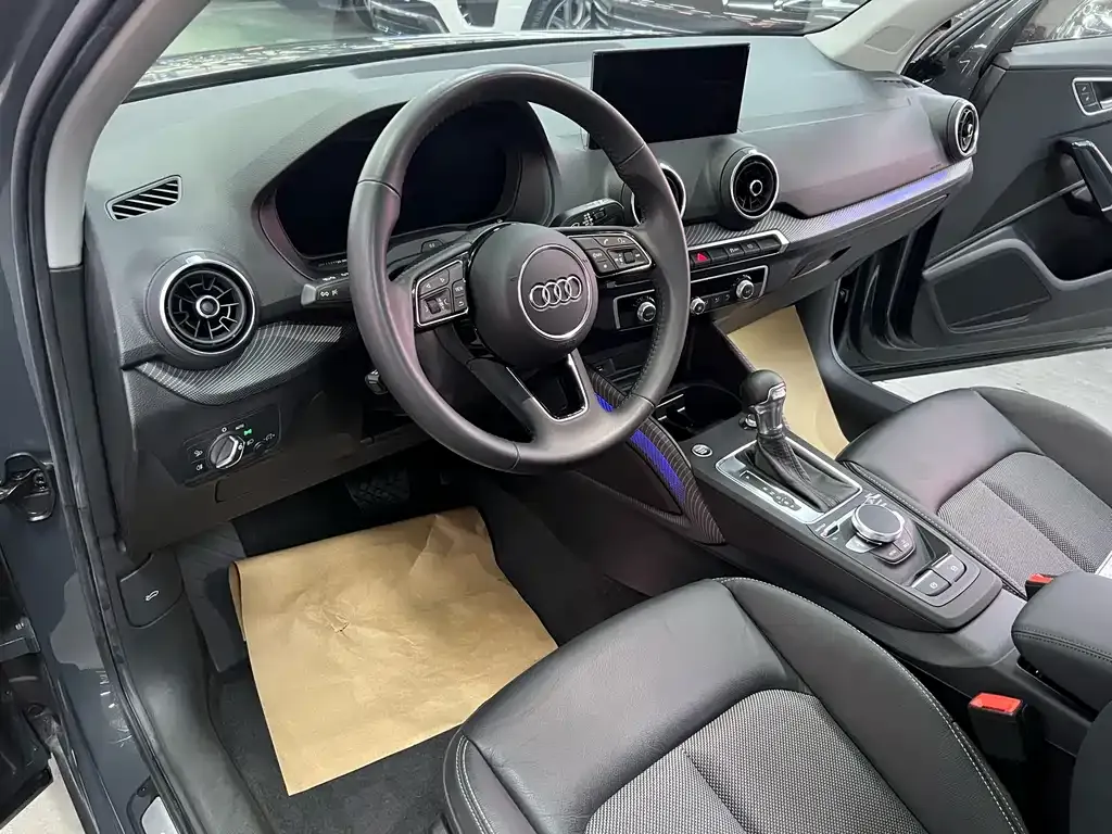 Audi Q2L e-tron — фото 2