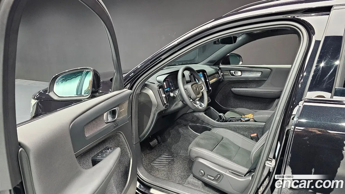 Volvo XC40 2025 из KR, фото 9