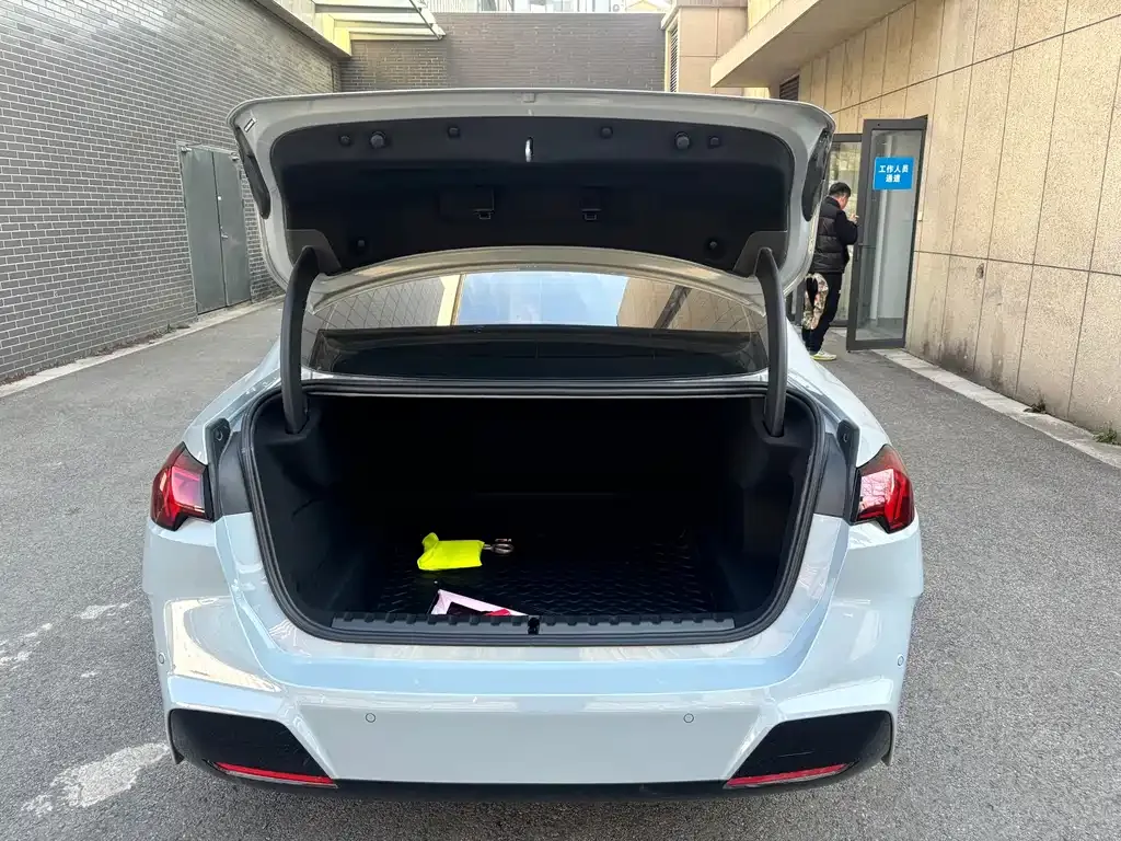 BMW 2 Series 2025 из CN, фото 8