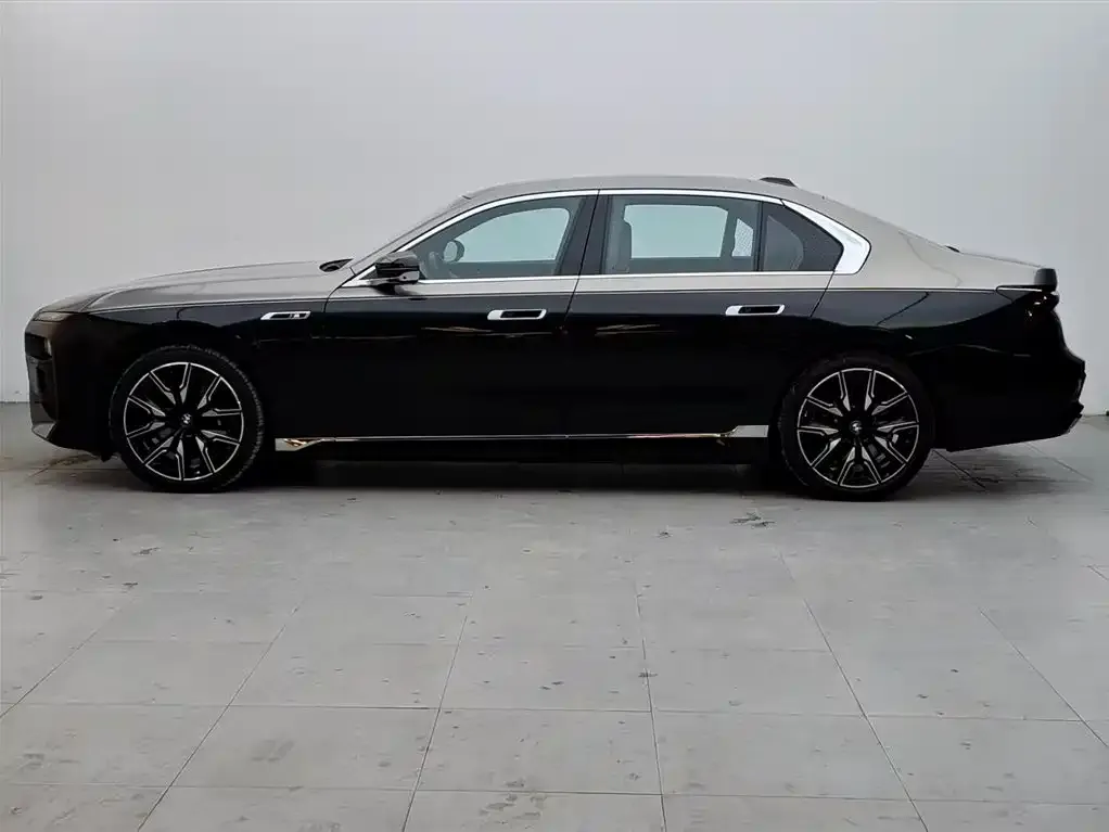 BMW M760Le 2024 из CN, фото 3