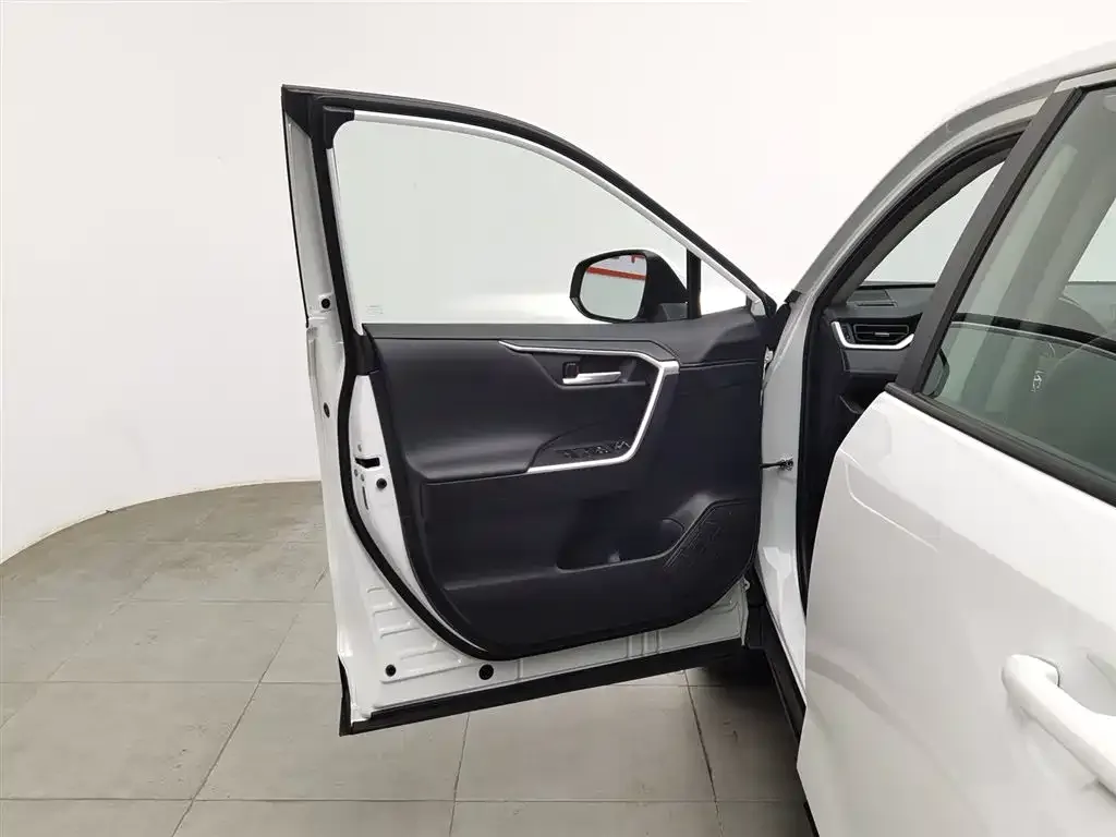 Toyota Wildlander 2023 из CN, фото 3