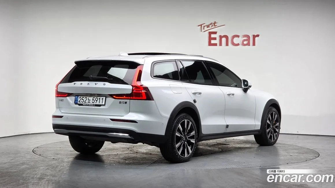 Volvo V60 2023 из KR, фото 4