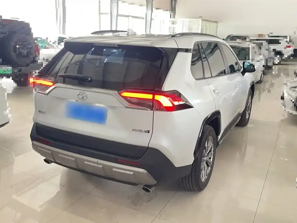 Toyota RAV4 — фото 9