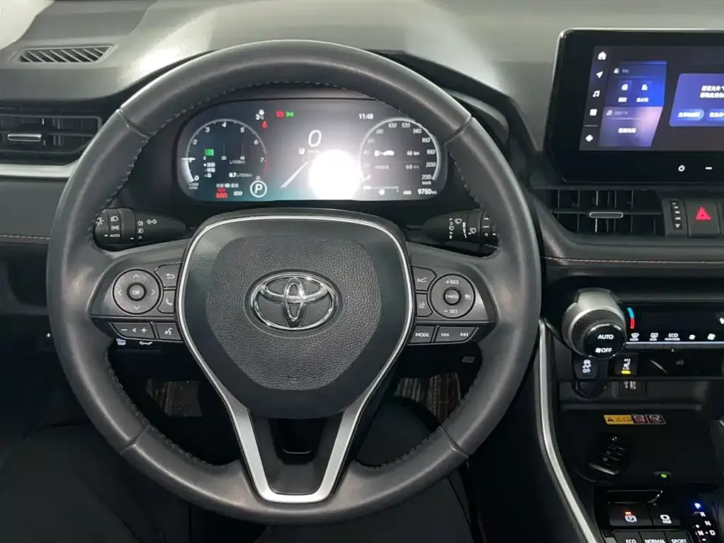 Toyota RAV4 — фото 6