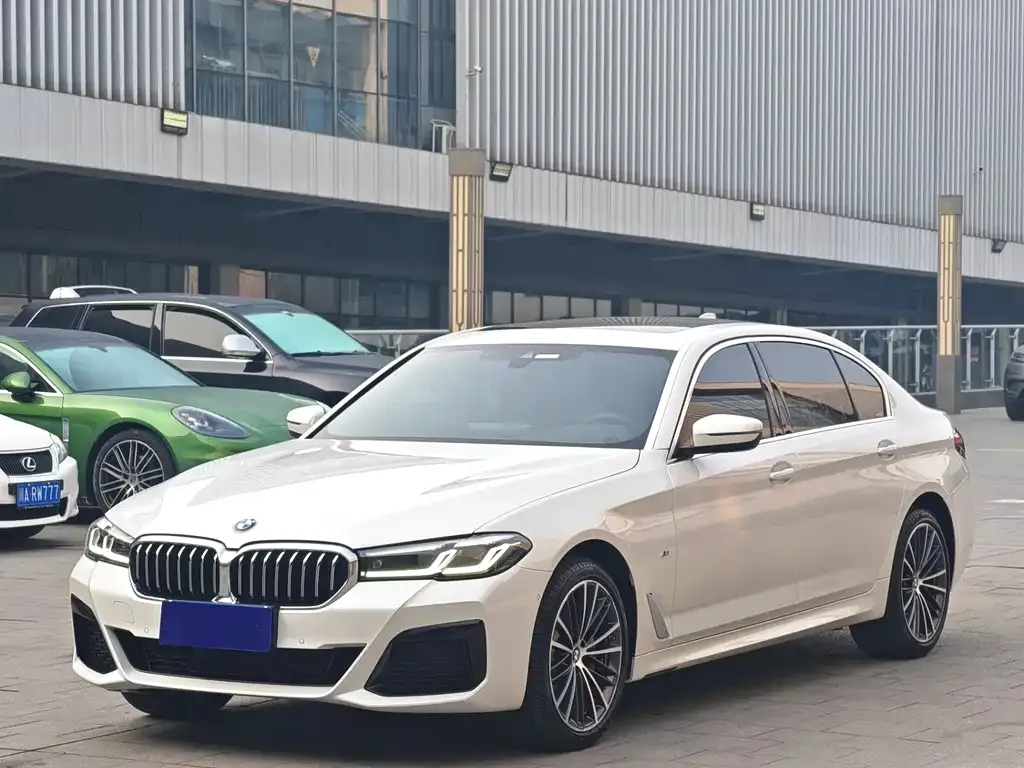 BMW 5 Series — фото 1