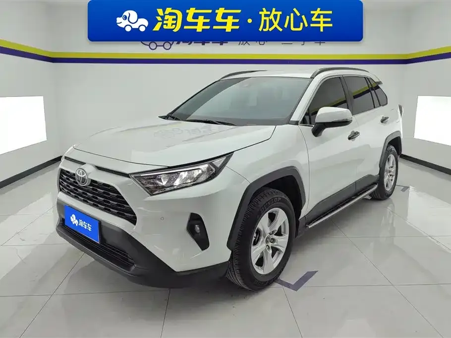 Toyota RAV4 — фото 1
