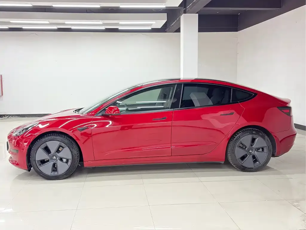 Tesla Model 3 — фото 4
