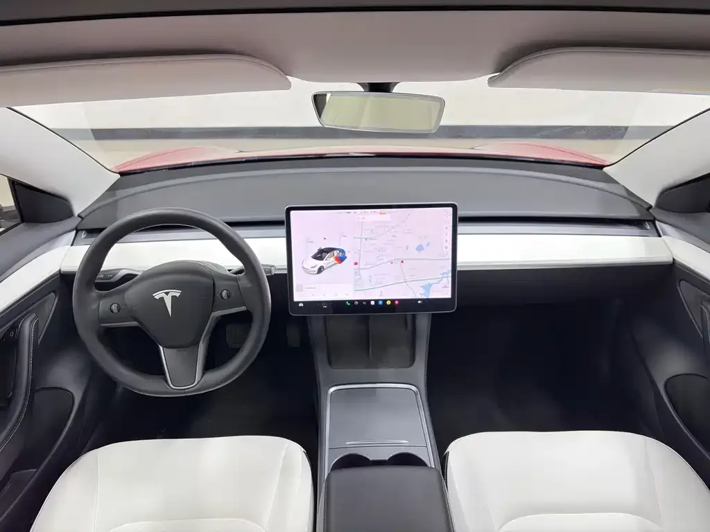 Tesla Model 3 — фото 3