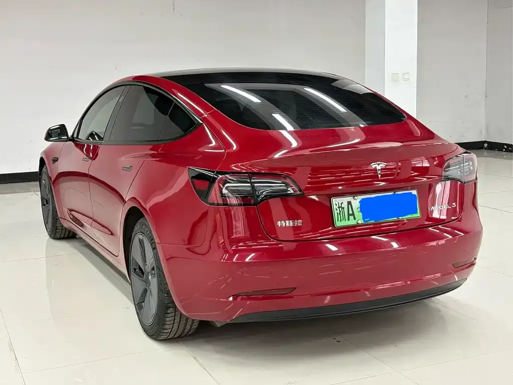 Tesla Model 3 — фото 9