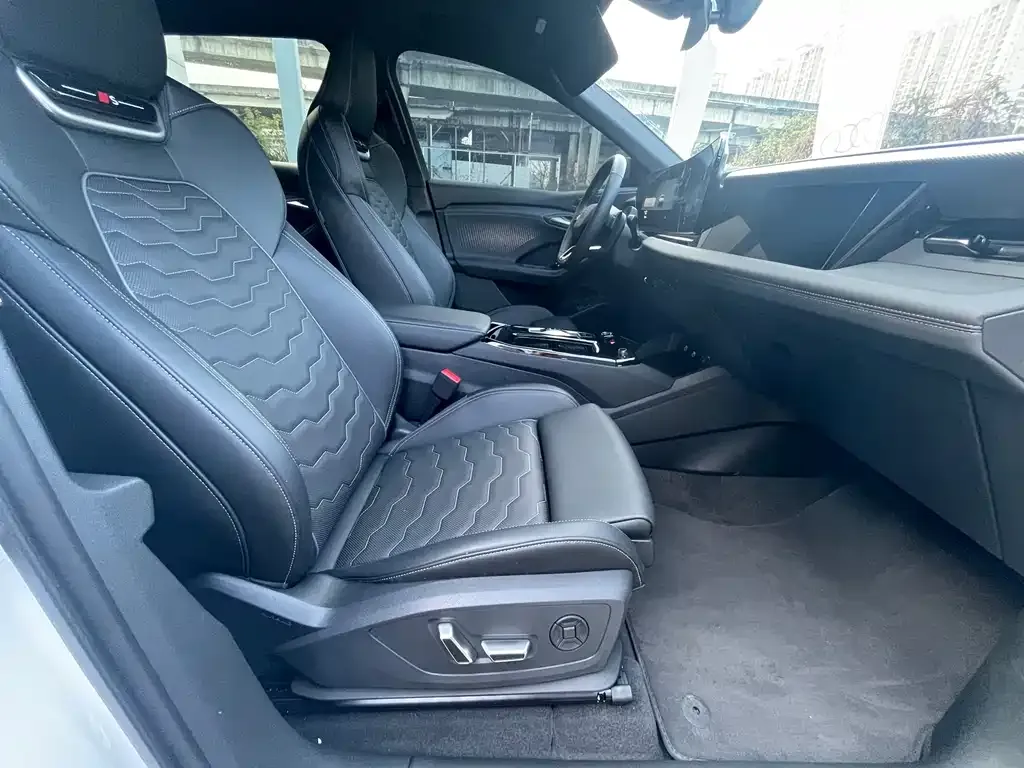 Audi Q6L e-tron — фото 3