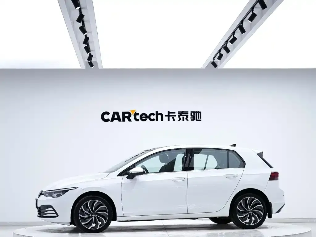 Volkswagen Golf 2023 из CN, фото 5