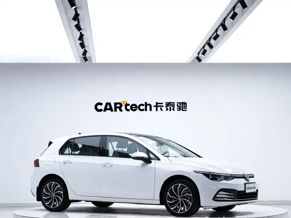 Volkswagen Golf 2023 из CN, фото 3