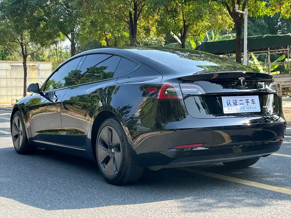 Tesla Model 3 — фото 5