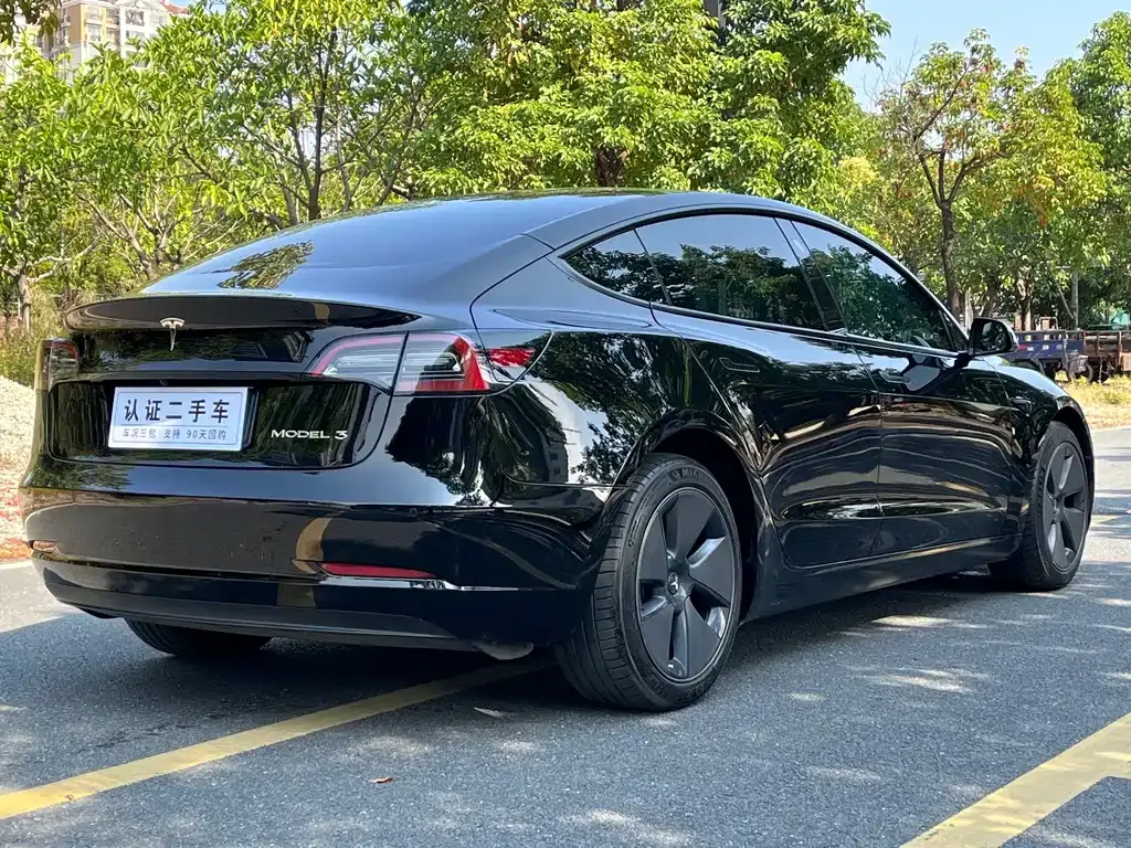 Tesla Model 3 — фото 9