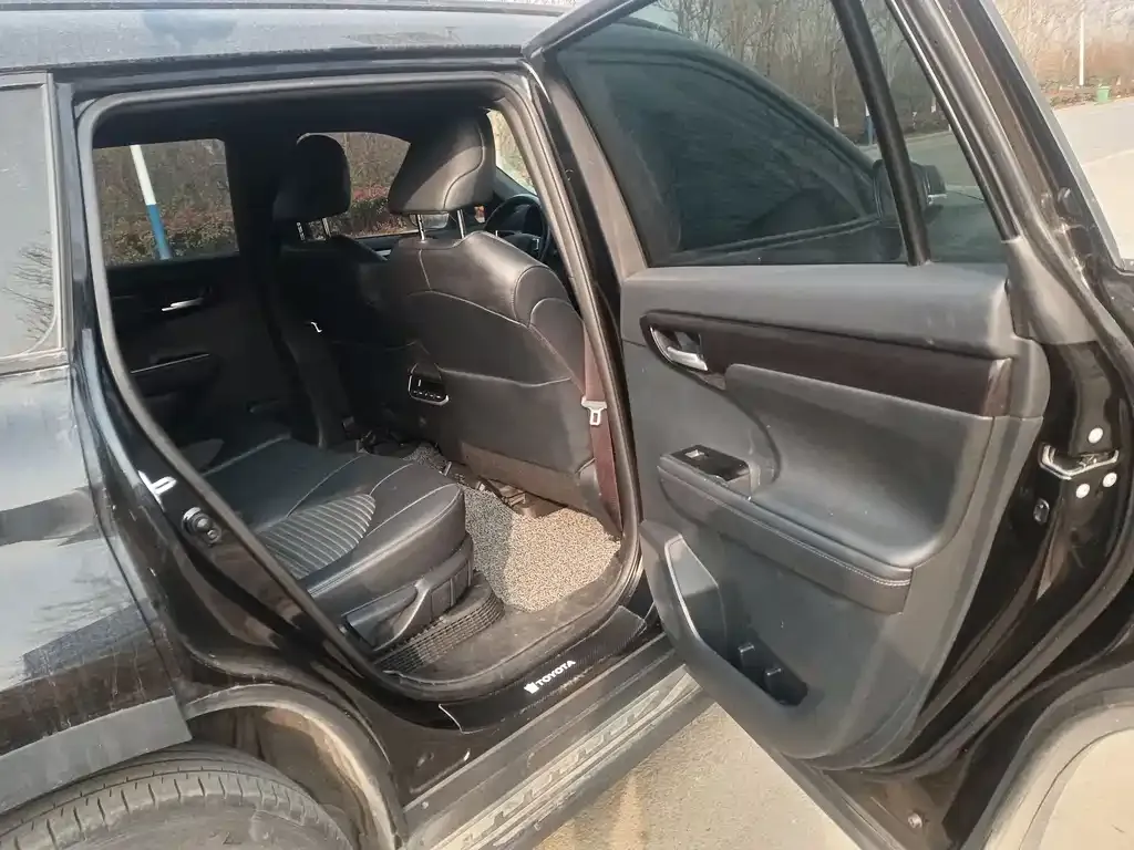 Toyota Crown Kluger 2022 из CN, фото 10