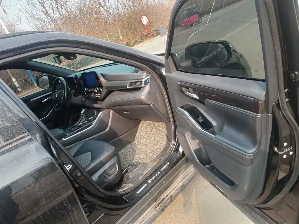 Toyota Crown Kluger 2022 из CN, фото 9