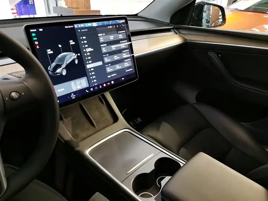 Tesla Model Y — фото 2