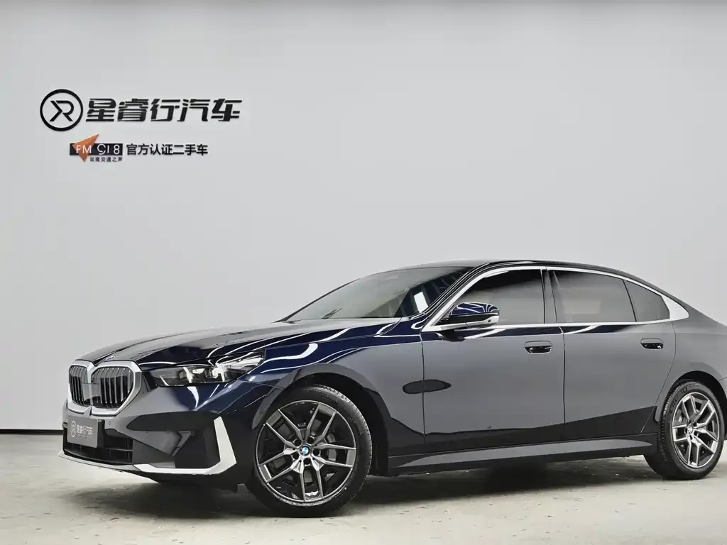 BMW 5 Series — фото 1