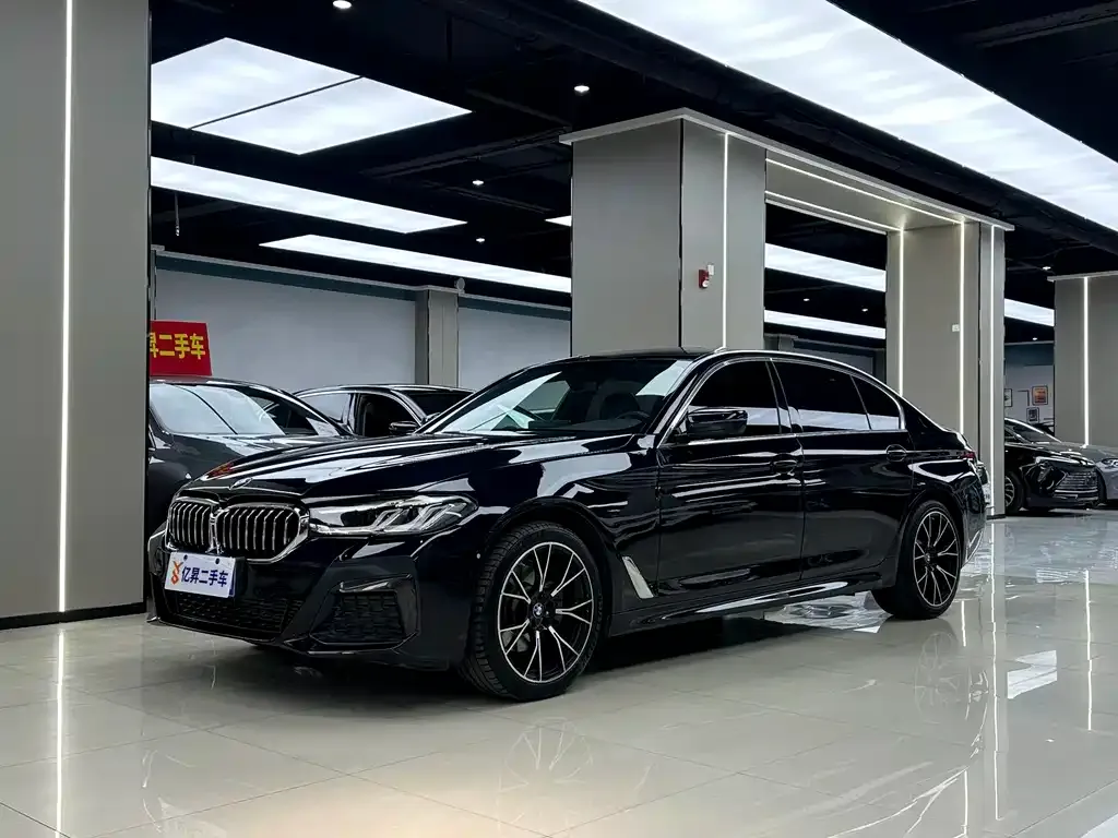 BMW 5 Series — фото 1