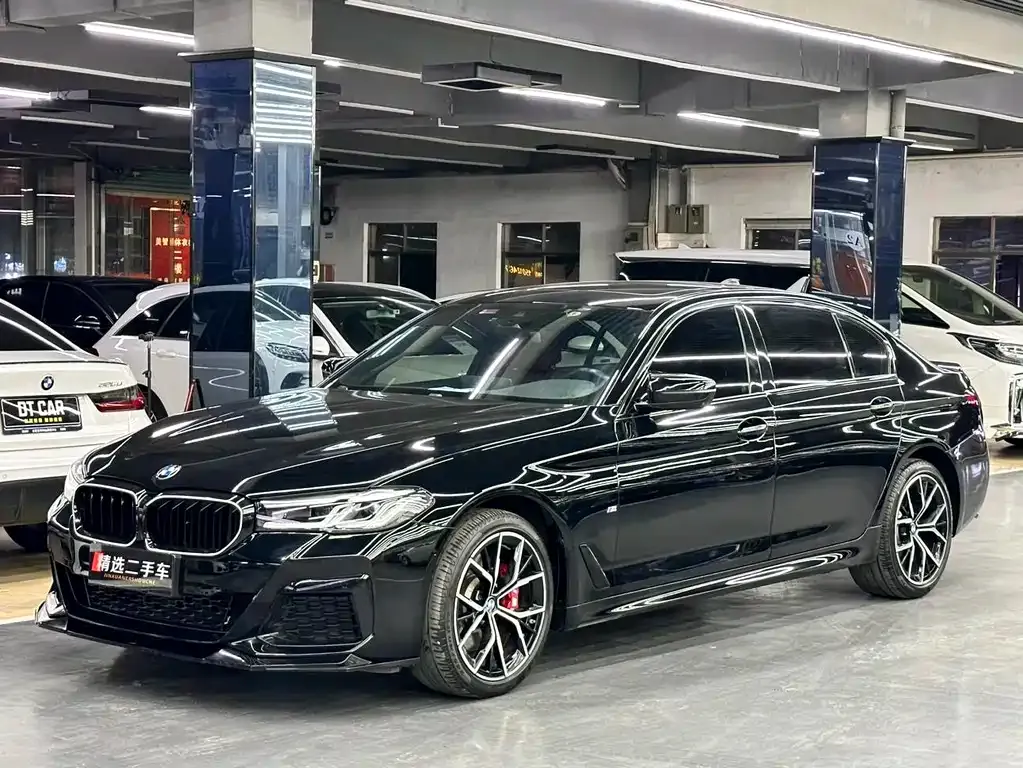 BMW 5 Series — фото 1
