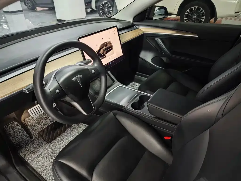 Tesla Model 3 — фото 10