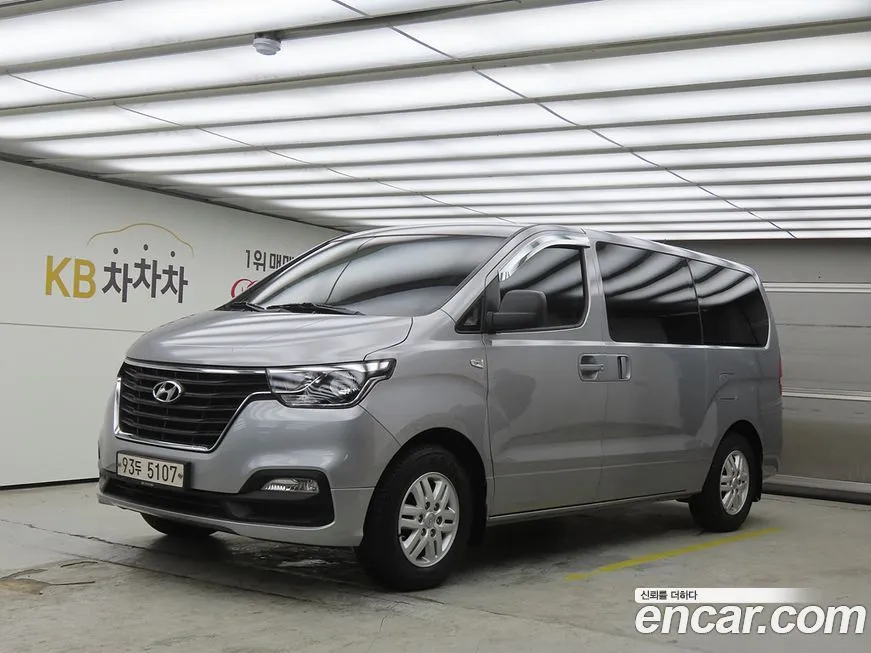 Hyundai Starex — фото 1