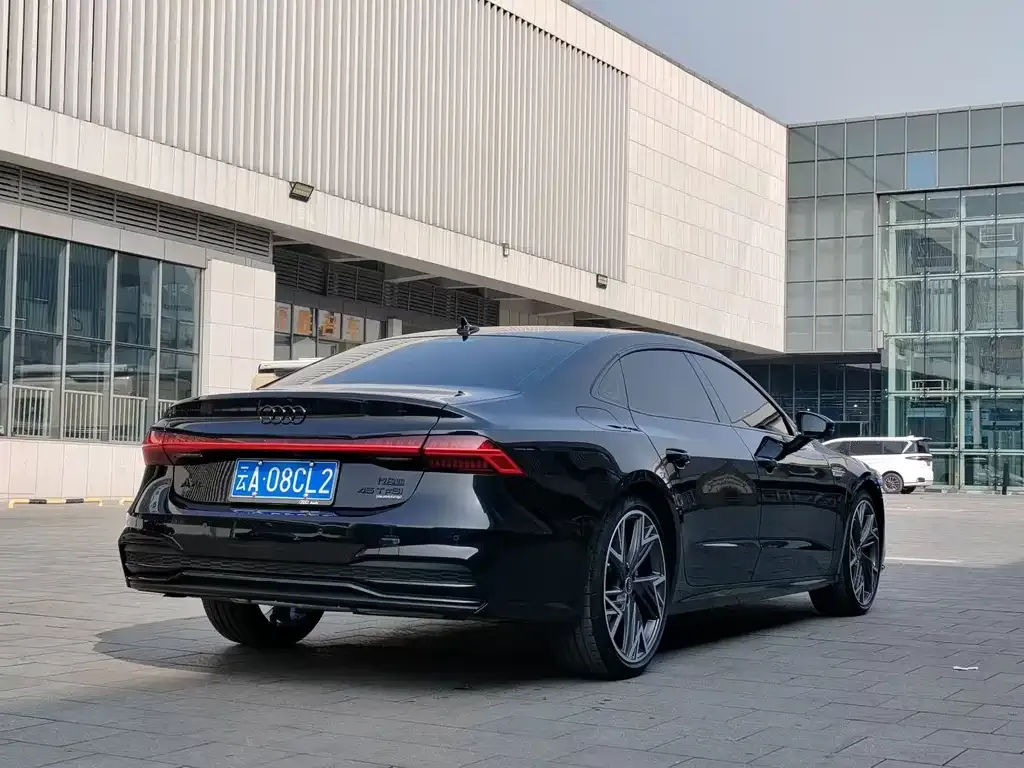 Audi A7L — фото 5