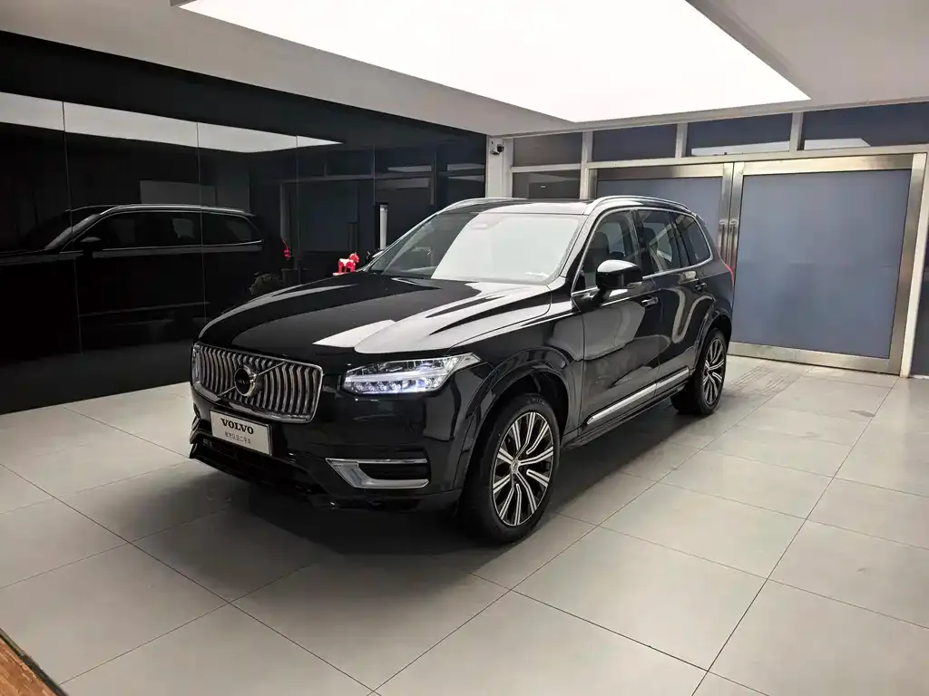 Volvo XC90 — фото 1