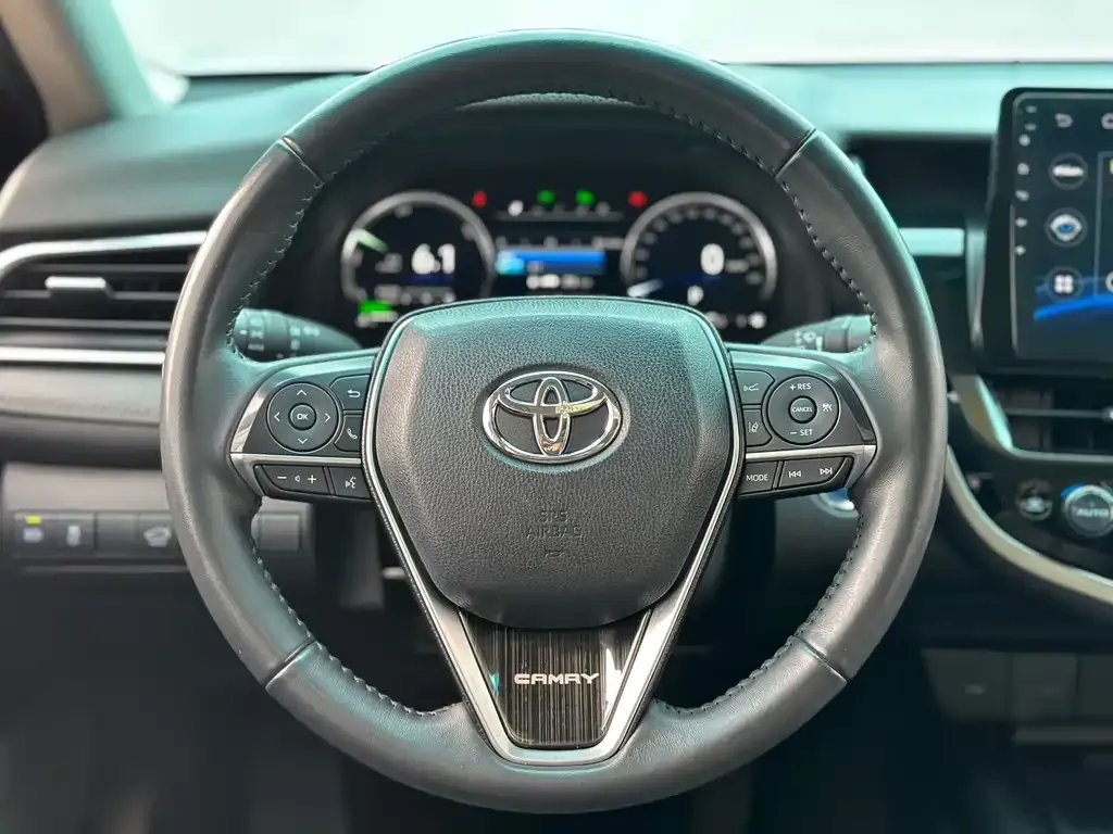 Toyota Camry — фото 5