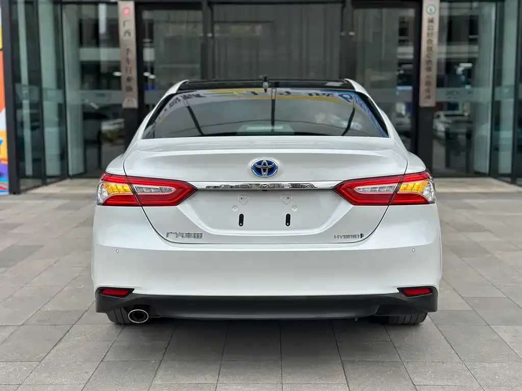 Toyota Camry — фото 7
