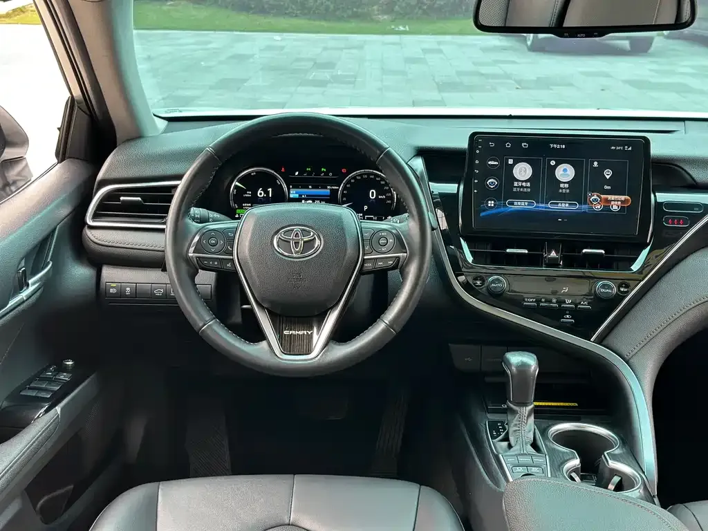 Toyota Camry — фото 10