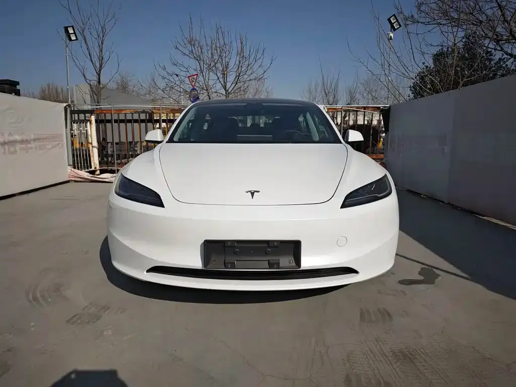 Tesla Model 3 — фото 3