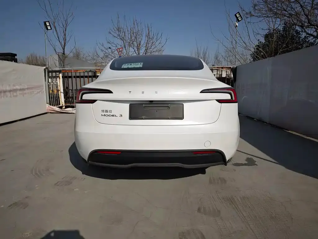 Tesla Model 3 — фото 2