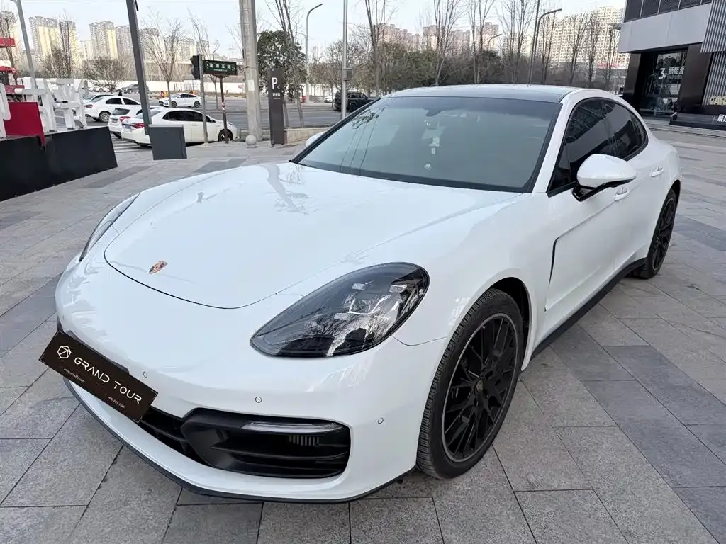 Porsche Panamera — фото 1